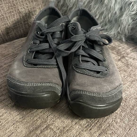 Keen sneakers - grey - size 9 - Picture 2 of 7